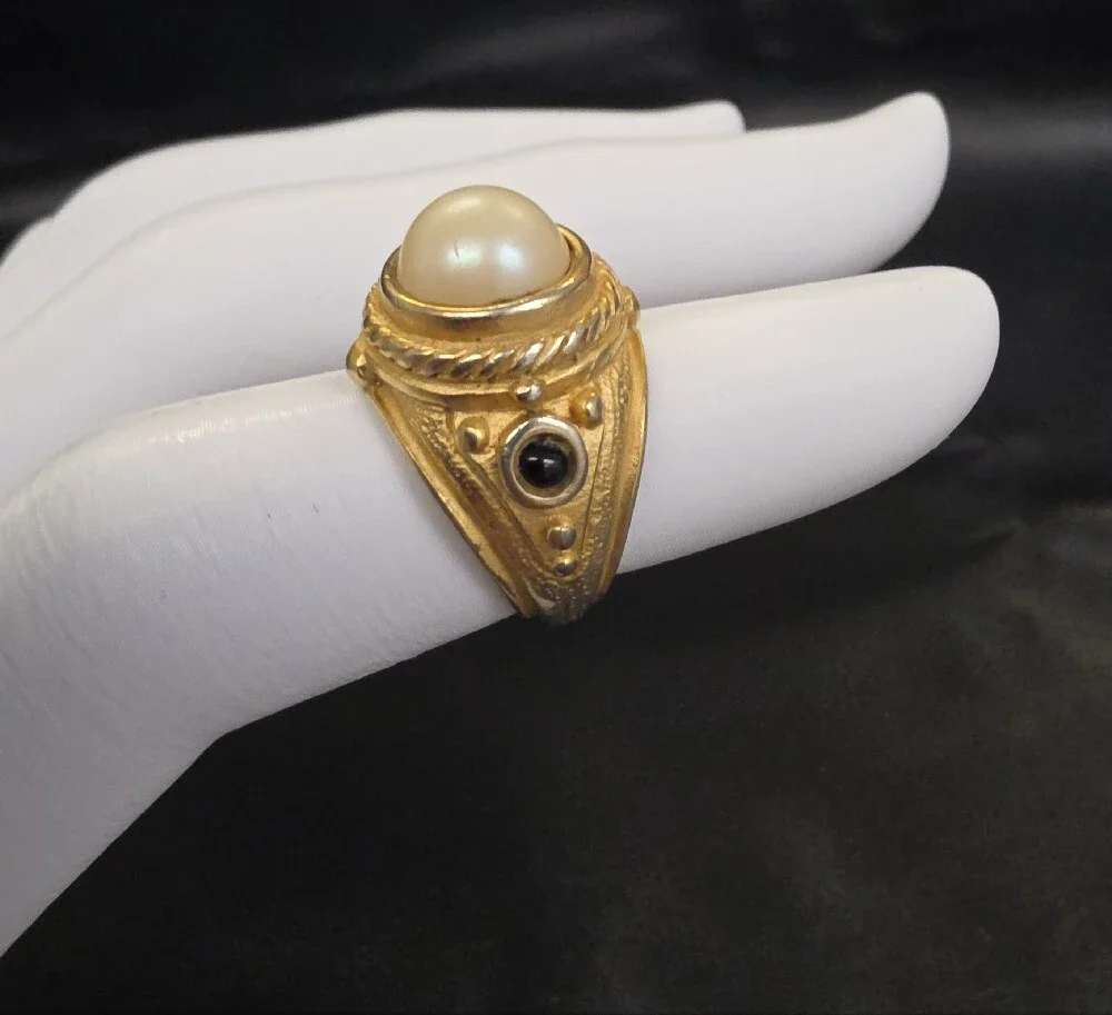 N/A elegant gold